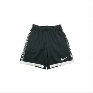 Nike Trophy Shorts Boys SIZE: 6-7 Yrs. Large